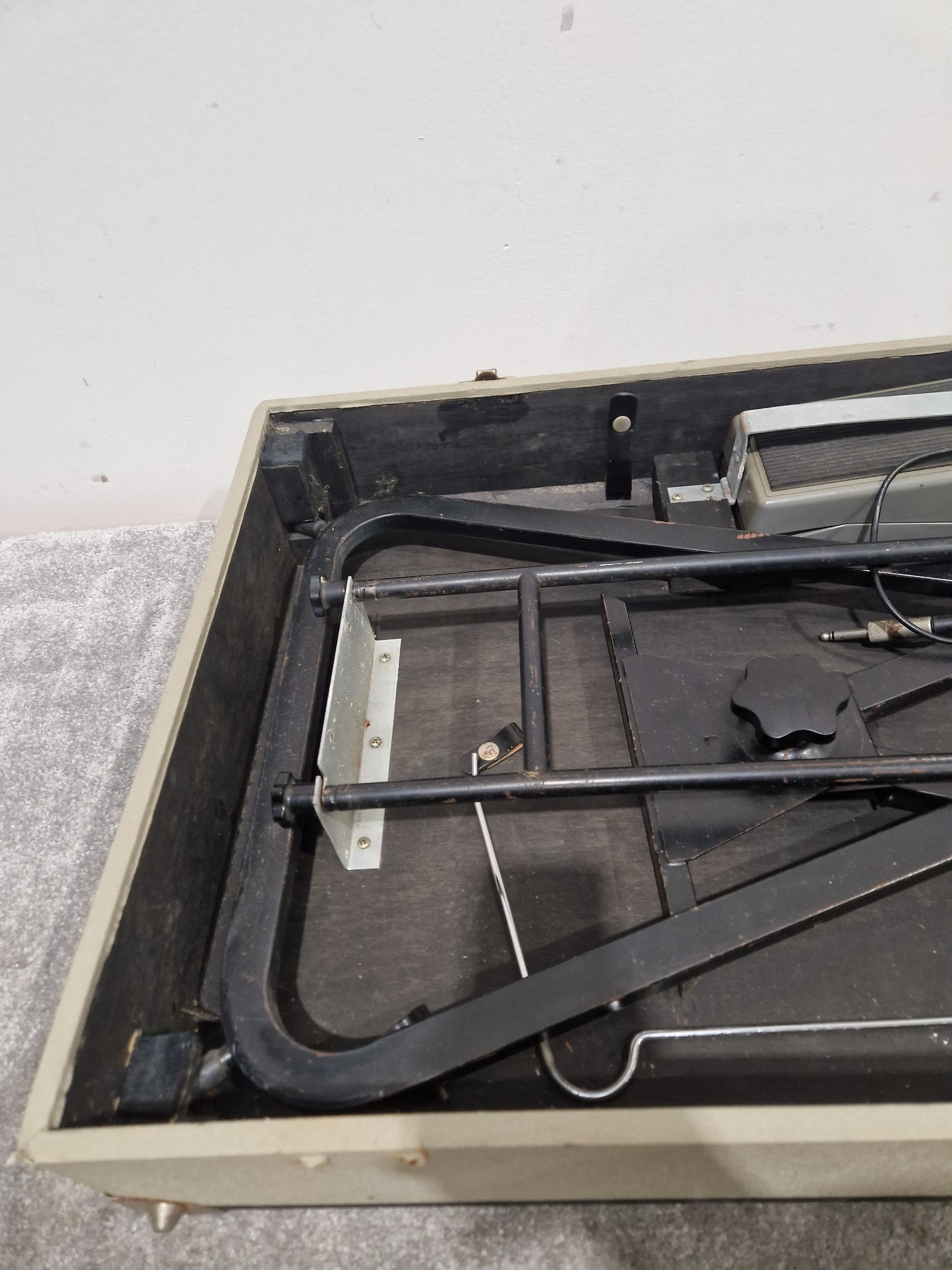 CRB Diamond 800 Organ - Rare Reverse Keys Model - Good w/ Power Supply & Hard Case