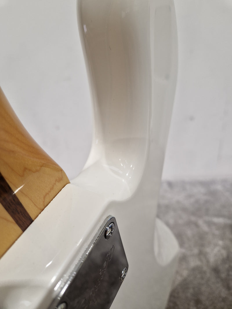 Fender Squier Jazz Bass Guitar White - Classic Tone Electric Bass ICS18089845 - Excellent w/ & Full set Up - Image 10