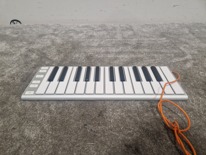 XKey KX01U00 - Portable 25 Key MIDI Keyboard - Excellent w/ Power Supply & Soft Case - Image 15