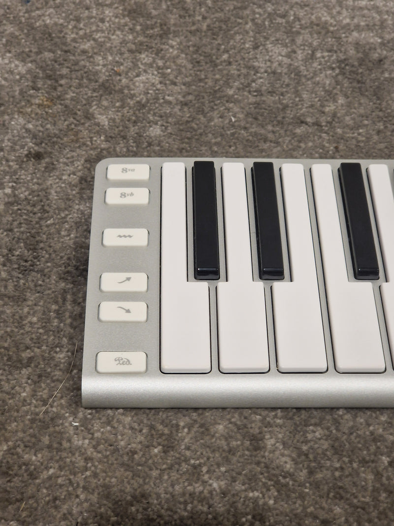 XKey KX01U00 - Portable 25 Key MIDI Keyboard - Excellent w/ Power Supply & Soft Case - Image 11