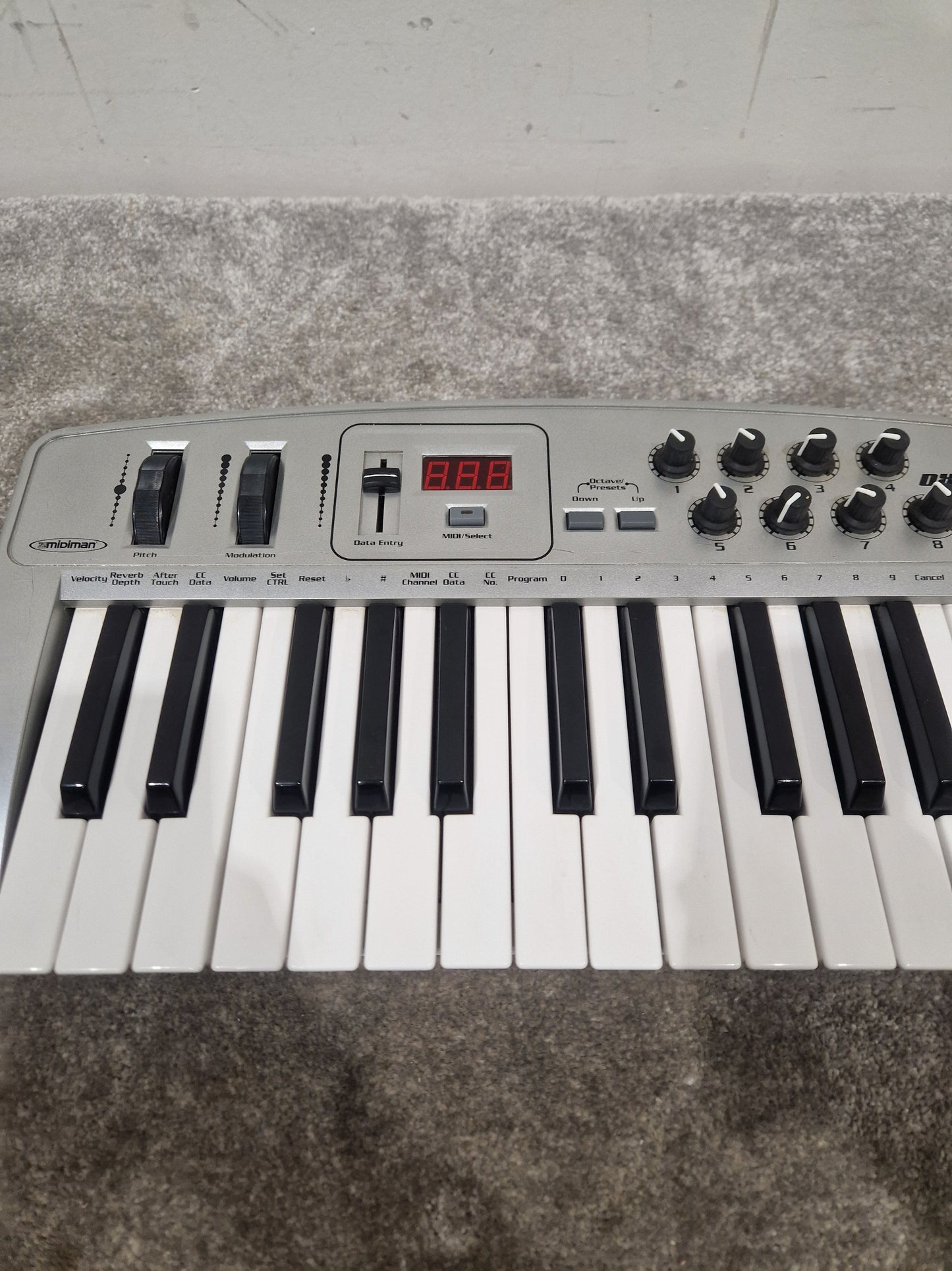 Midiman Oxygen 8 - MIDI Controller Keyboard - Excellent