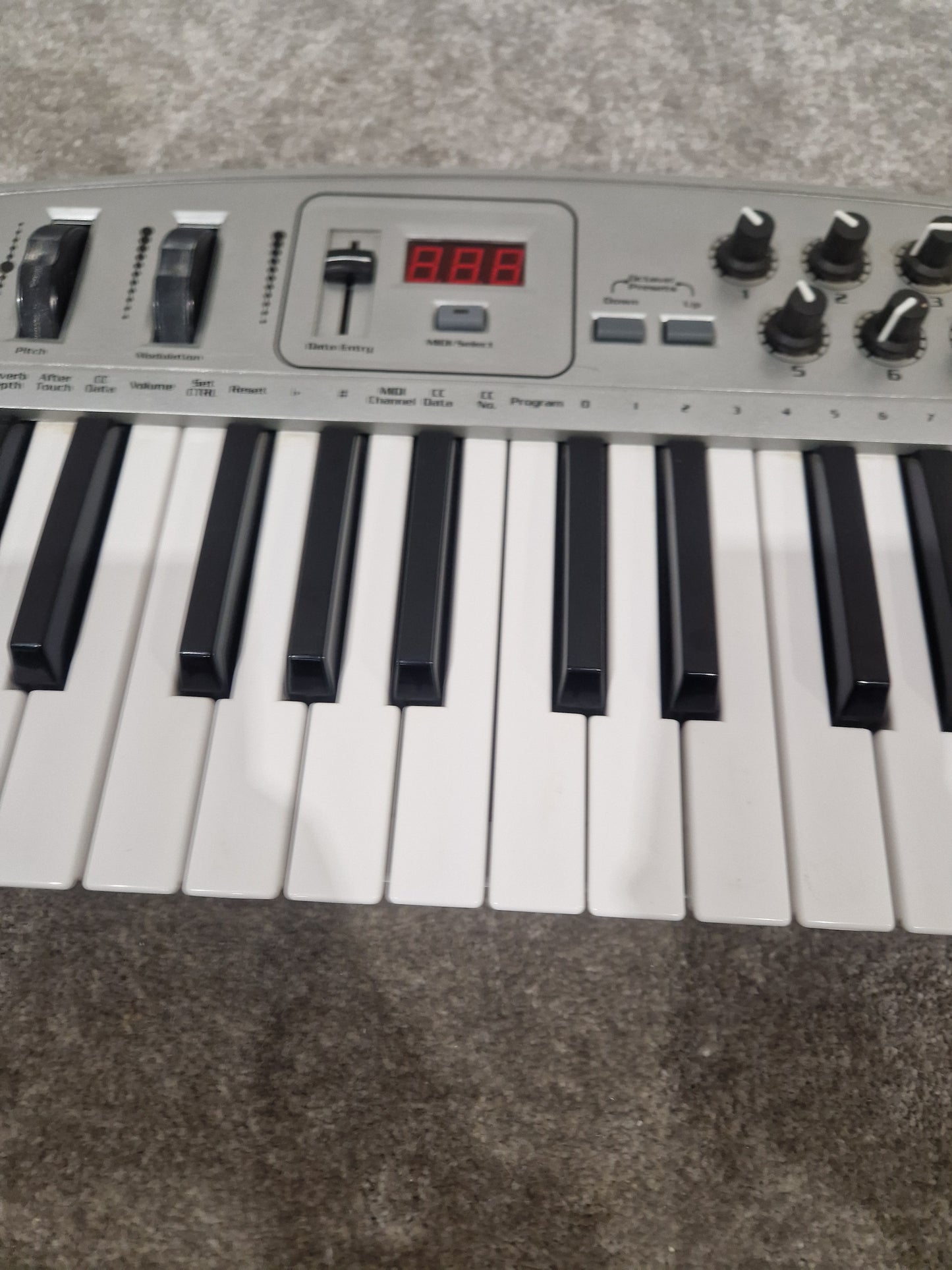 Midiman Oxygen 8 - MIDI Controller Keyboard - Excellent