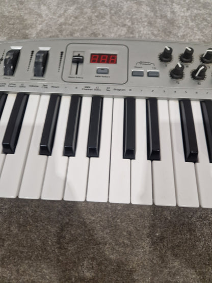 Midiman Oxygen 8 - MIDI Controller Keyboard - Excellent