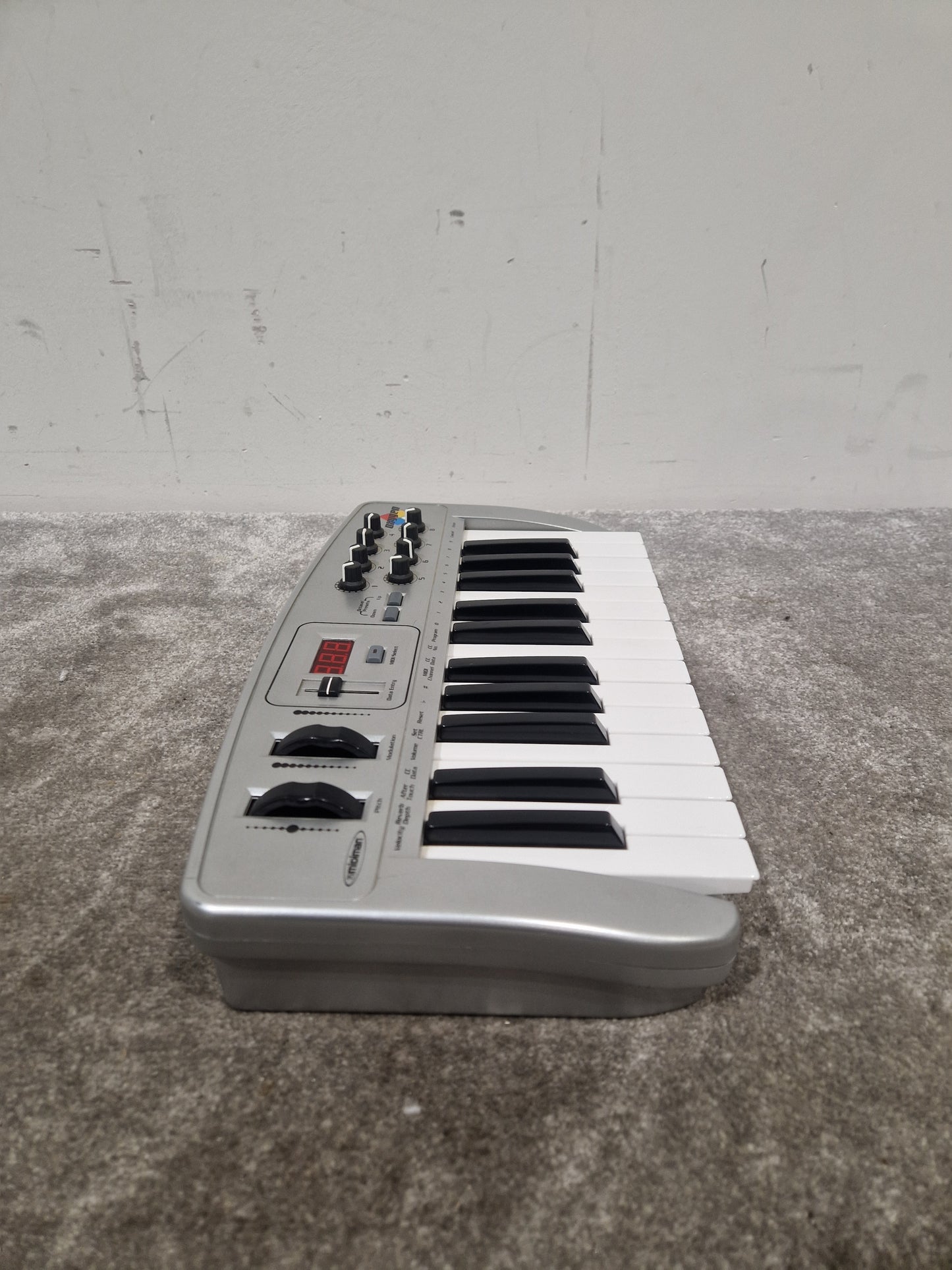 Midiman Oxygen 8 - MIDI Controller Keyboard - Excellent