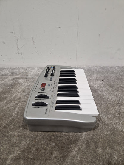 Midiman Oxygen 8 - MIDI Controller Keyboard - Excellent