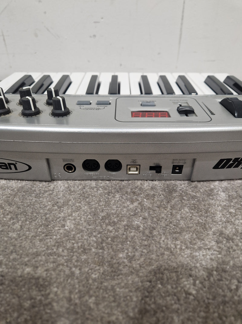 Midiman Oxygen 8 - MIDI Controller Keyboard - Excellent - Image 14