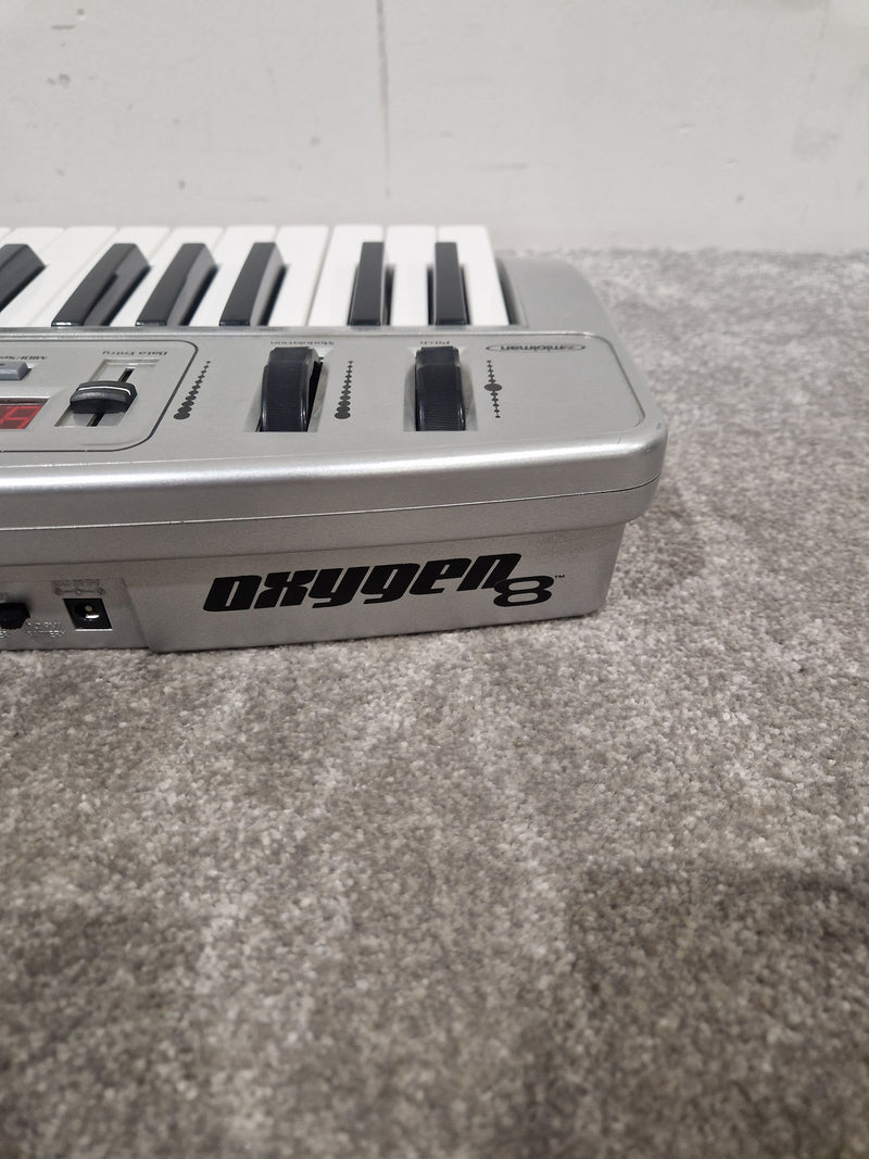 Midiman Oxygen 8 - MIDI Controller Keyboard - Excellent - Image 4