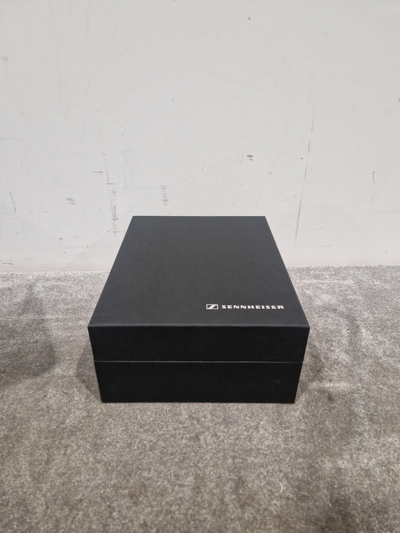 Sennheiser HD-800 - Audiophile Headphones - Very Good w/ Original Box & Hard Case & New Ear Pads - Image 6