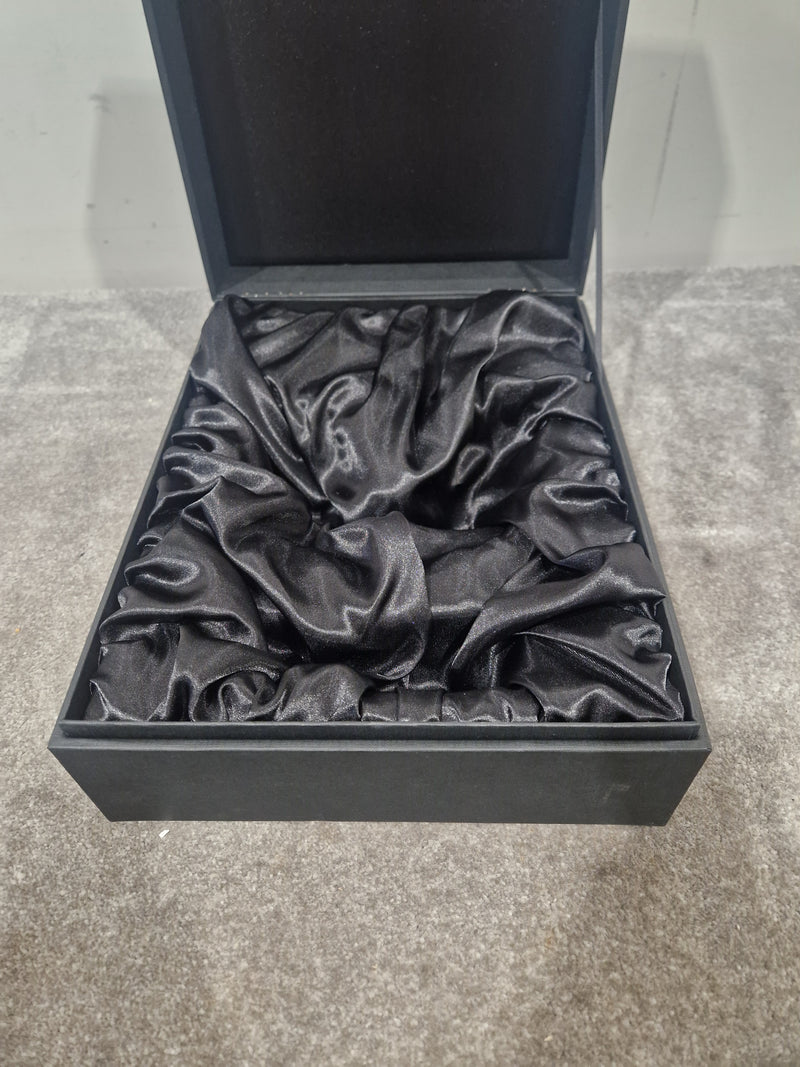 Sennheiser HD-800 - Audiophile Headphones - Very Good w/ Original Box & Hard Case & New Ear Pads - Image 12