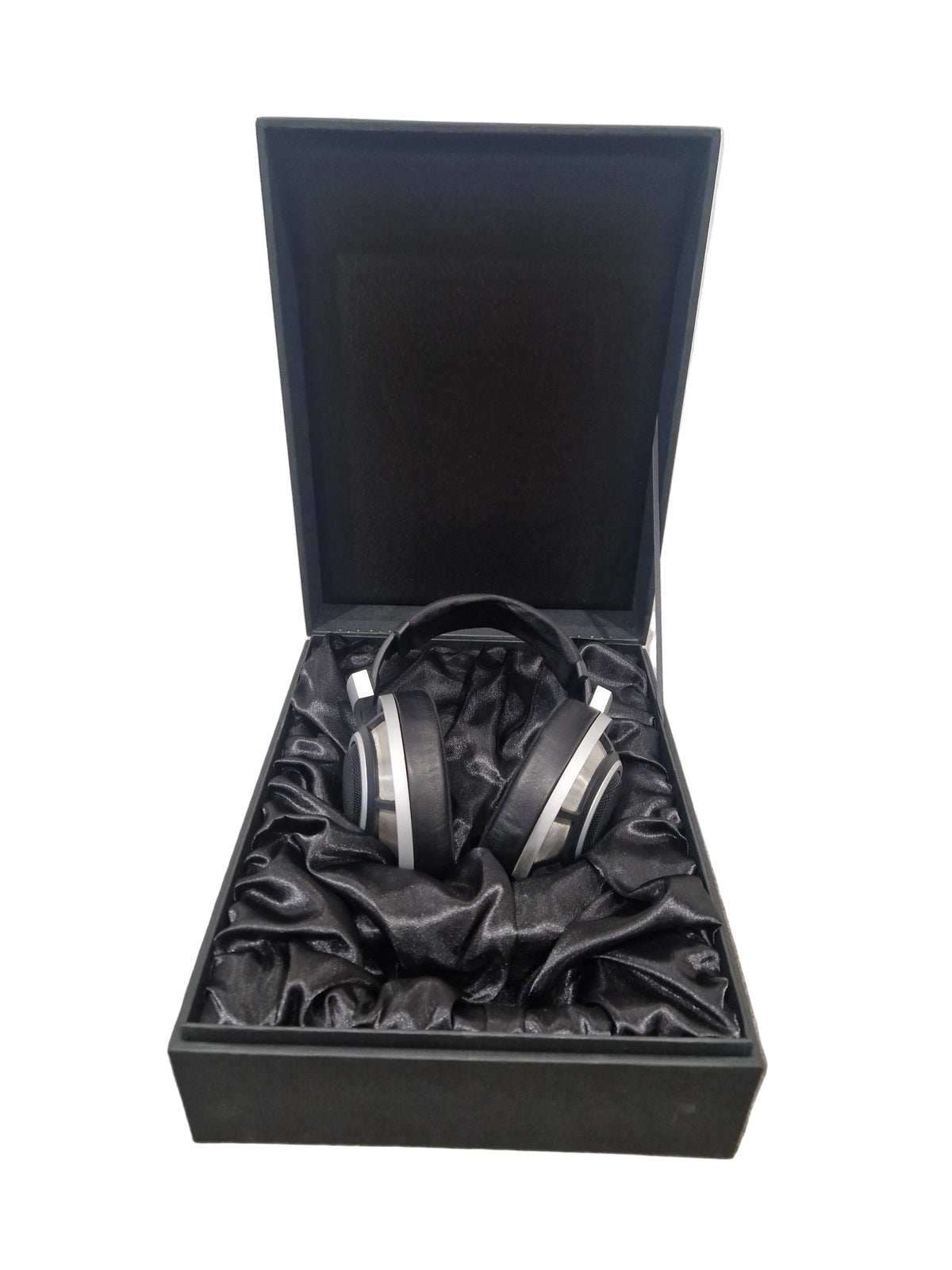 Sennheiser HD-800 - Audiophile Headphones - Very Good w/ Original Box & Hard Case & New Ear Pads