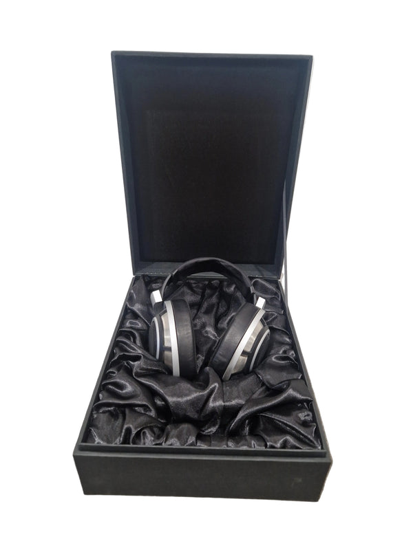 Sennheiser HD-800 - Audiophile Headphones - Very Good w/ Original Box & Hard Case & New Ear Pads