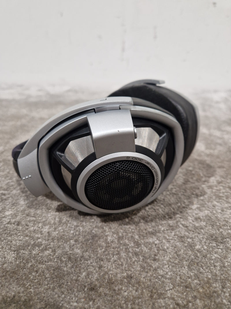 Sennheiser HD-800 - Audiophile Headphones - Very Good w/ Original Box & Hard Case & New Ear Pads - Image 4