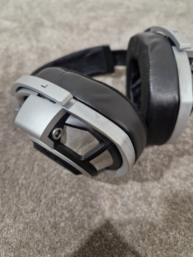 Sennheiser HD-800 - Audiophile Headphones - Very Good w/ Original Box & Hard Case & New Ear Pads - Image 10