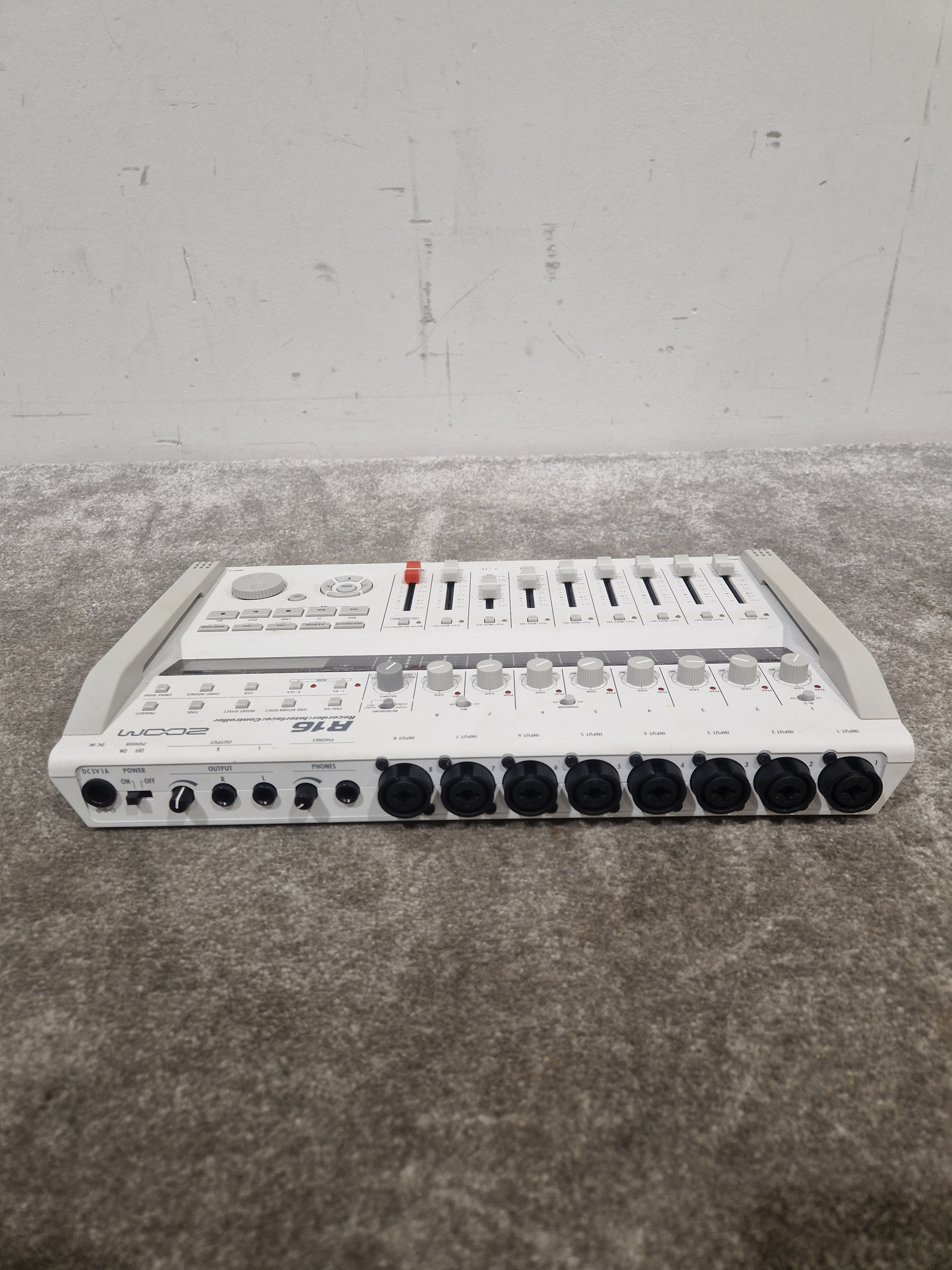 Zoom R16 Audio Interface - Portable Multitrack Recorder - Very