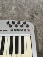 M-AUDIO Oxygen 8 V2 MIDI Controller - Portable Design - Good w/ Original Box & USB Cable - Image 4