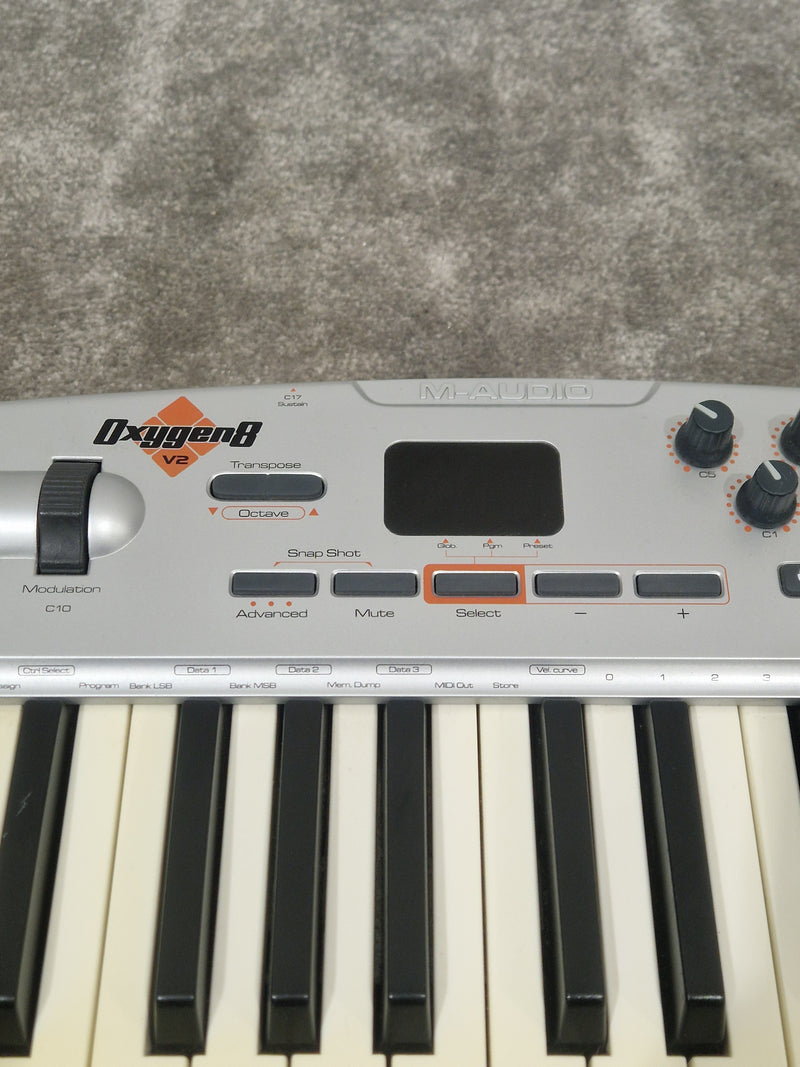 M-AUDIO Oxygen 8 V2 MIDI Controller - Portable Design - Good w/ Original Box & USB Cable - Image 5