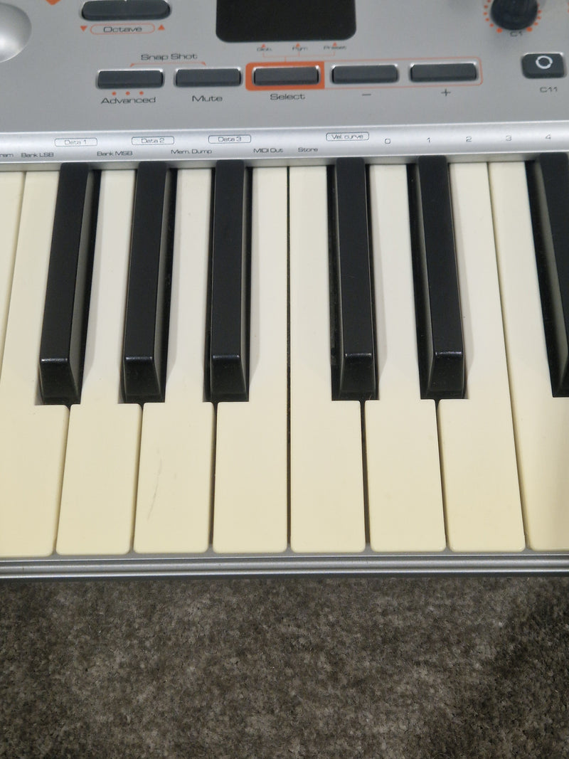 M-AUDIO Oxygen 8 V2 MIDI Controller - Portable Design - Good w/ Original Box & USB Cable - Image 7