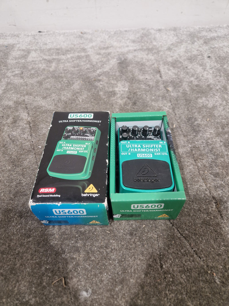 Behringer US600 Ultra Shifter/Harmonist - Effects Pedal - Green - Excellent w/ Original Box & Manuals - Image 3