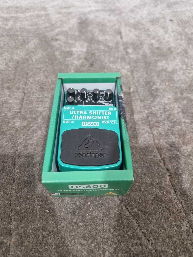 Behringer US600 Ultra Shifter/Harmonist - Effects Pedal - Green - Excellent w/ Original Box & Manuals - Image 4