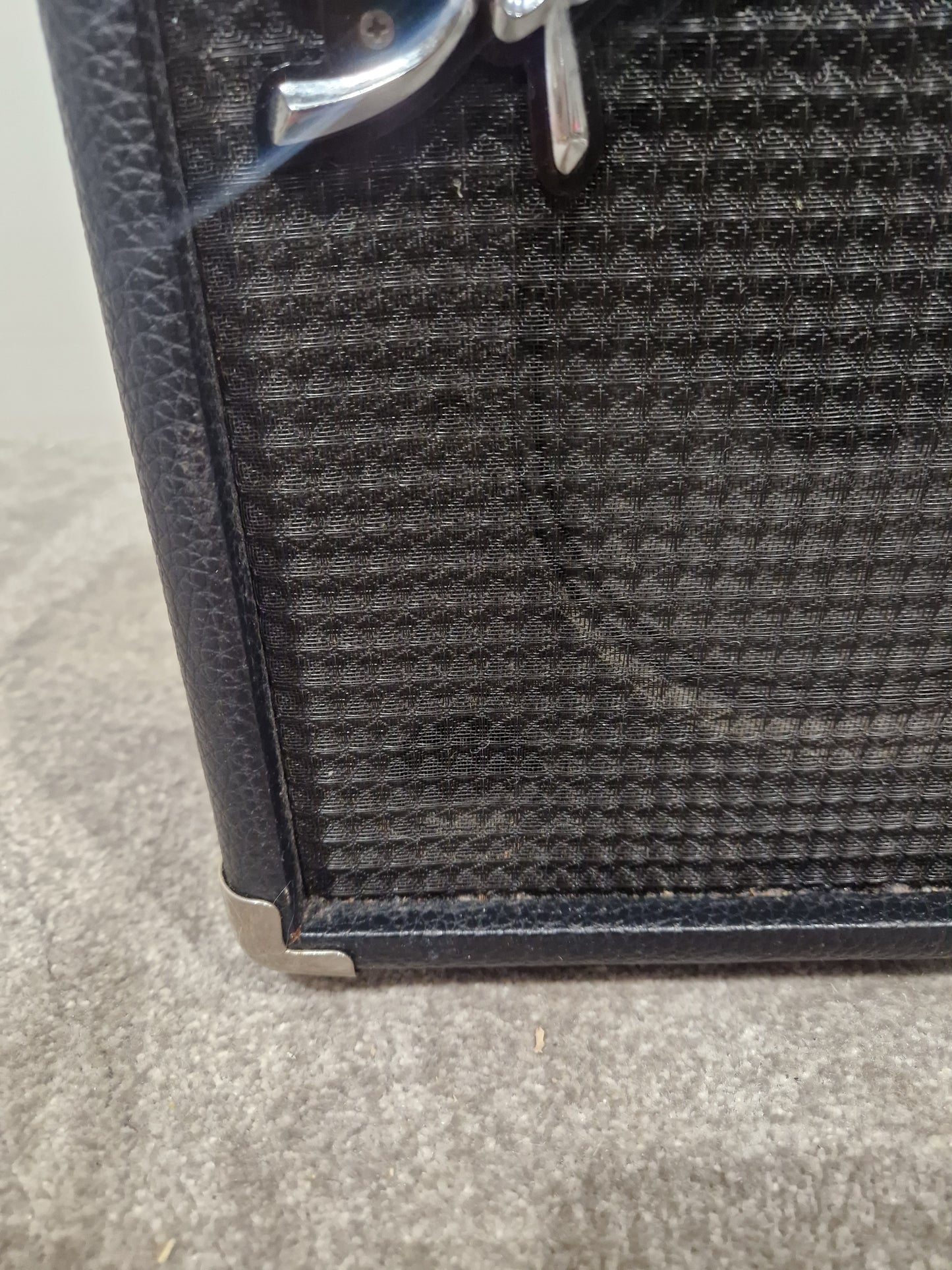 Squier SP-10 Guitar Amplifier - Compact Practice - Very Good