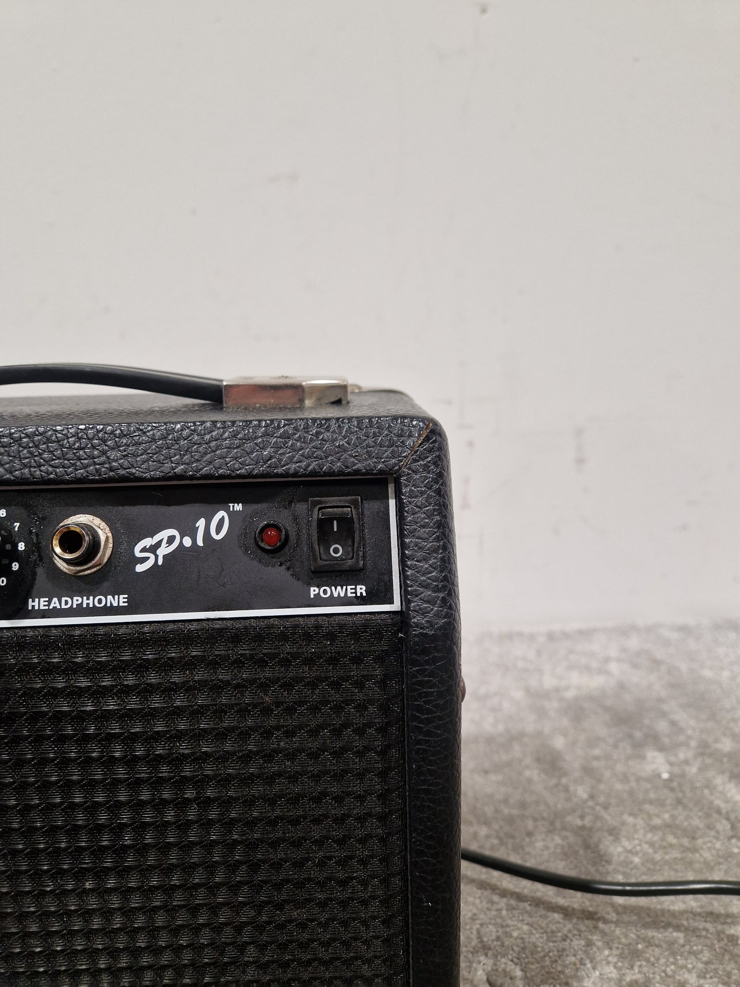 Squier SP-10 Guitar Amplifier - Compact Practice - Very Good