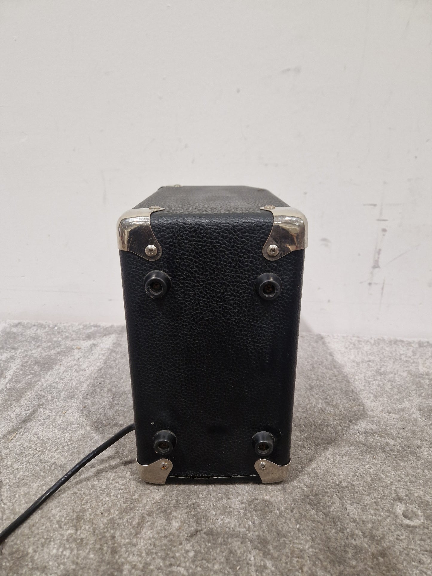 Squier SP-10 Guitar Amplifier - Compact Practice - Very Good