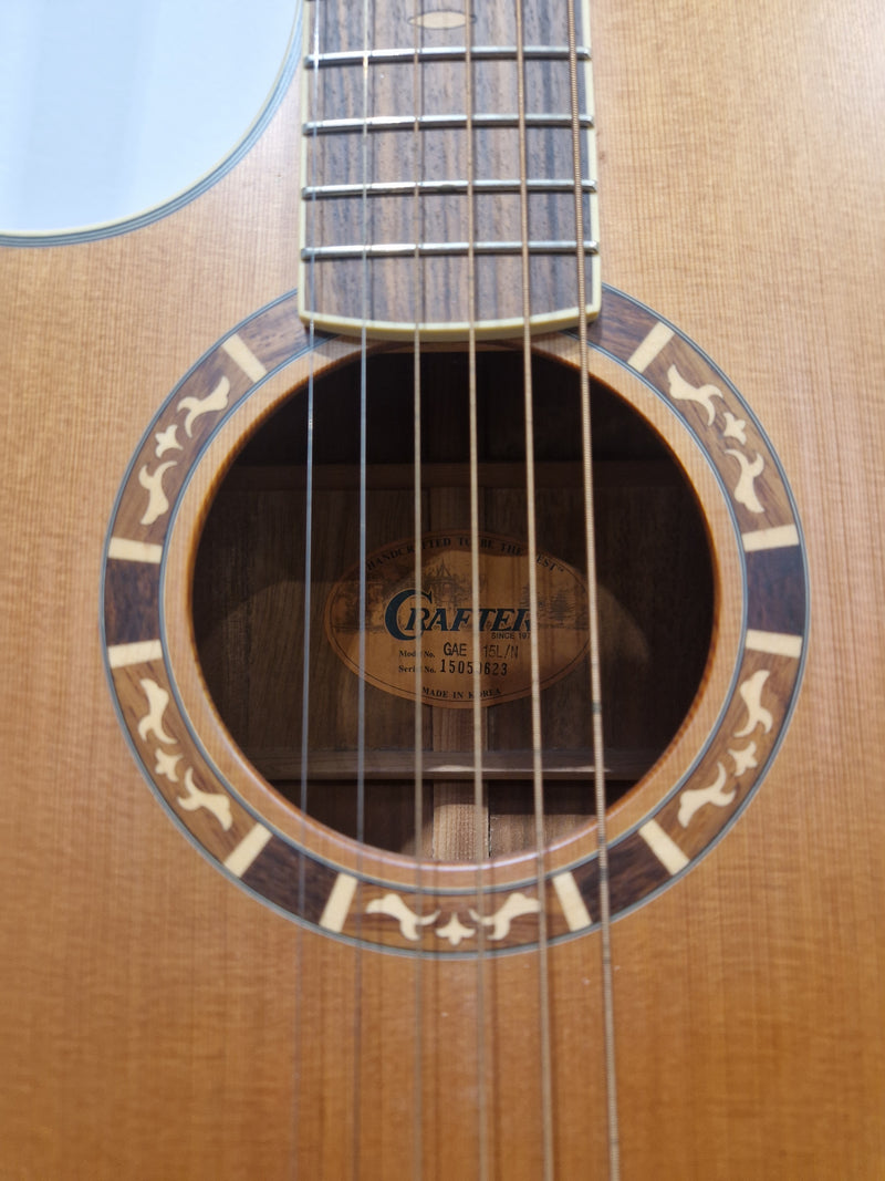 Crafter GAE 15L/N - Electro Acoustic Guitar - left handed Natural/Cedar Top - Excellent w/ Hard Case - Image 2
