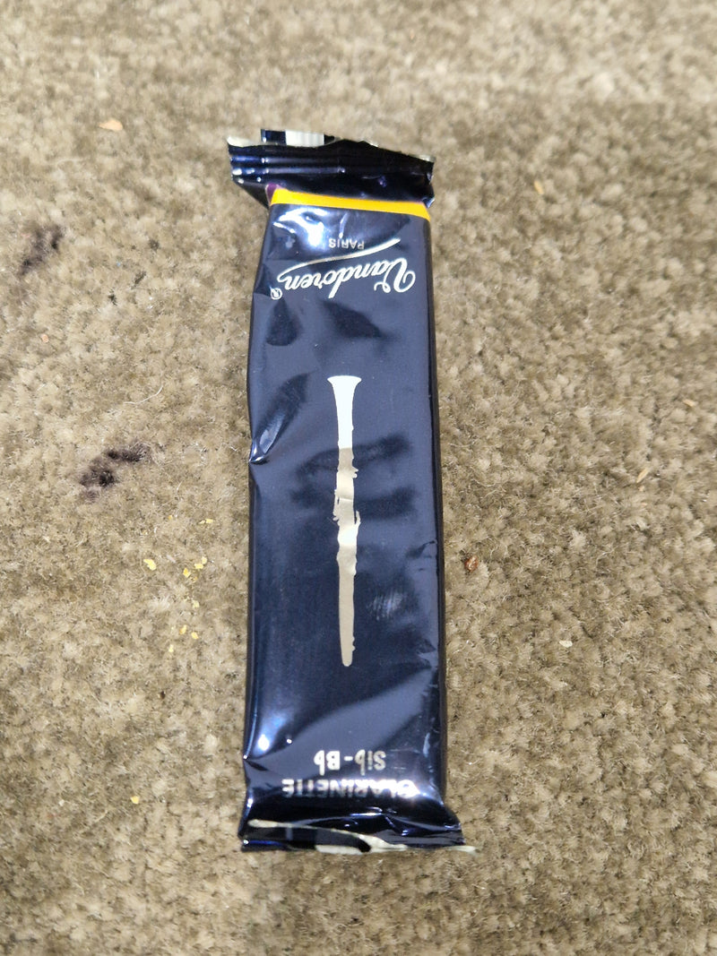 Buffet B12 - Clarinet - Black - Good w/ Hard Case - Image 9