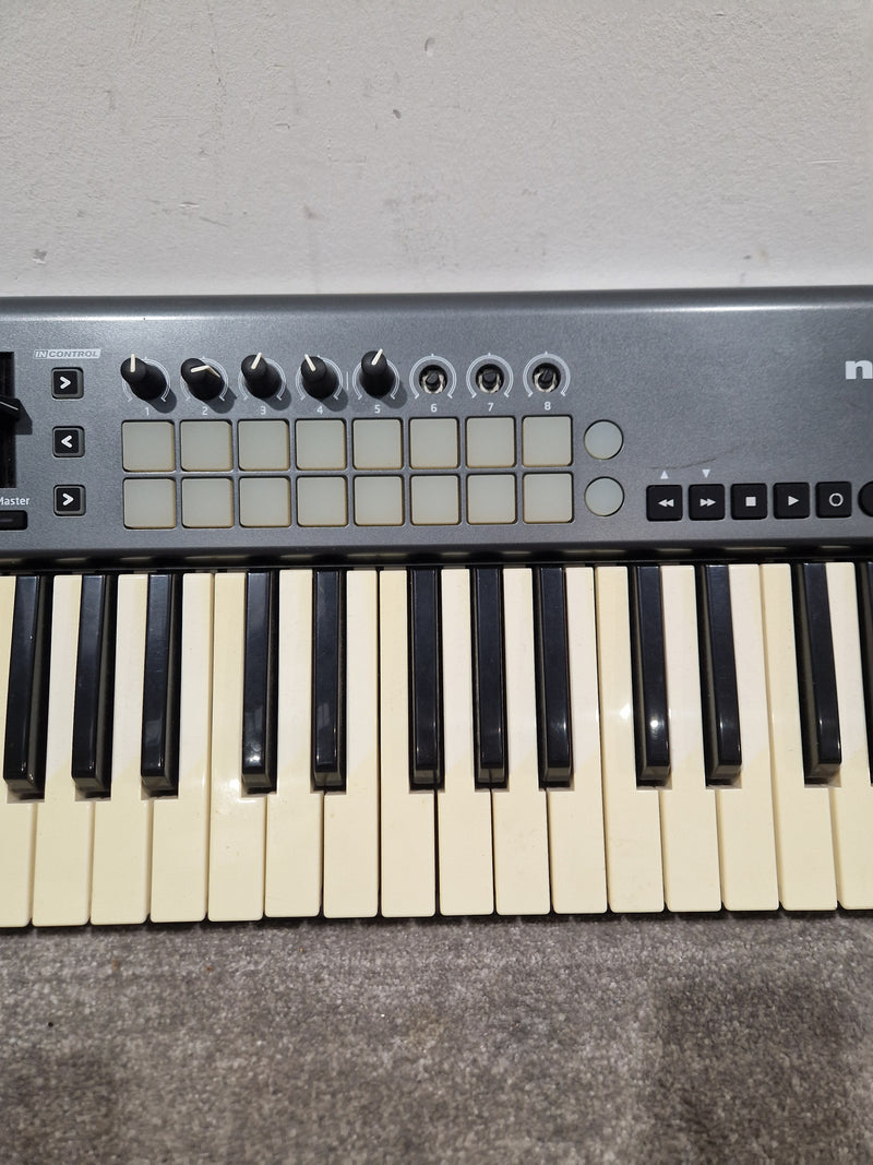 Novation Launchkey 49 - MIDI Keyboard Controller - 49-Key - Fair - Image 4