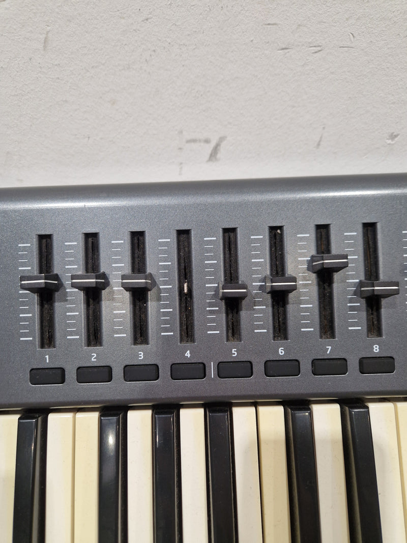 Novation Launchkey 49 - MIDI Keyboard Controller - 49-Key - Fair - Image 7