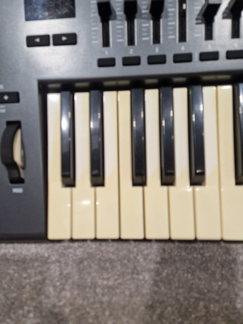 Novation Launchkey 49 - MIDI Keyboard Controller - 49-Key - Fair - Image 8