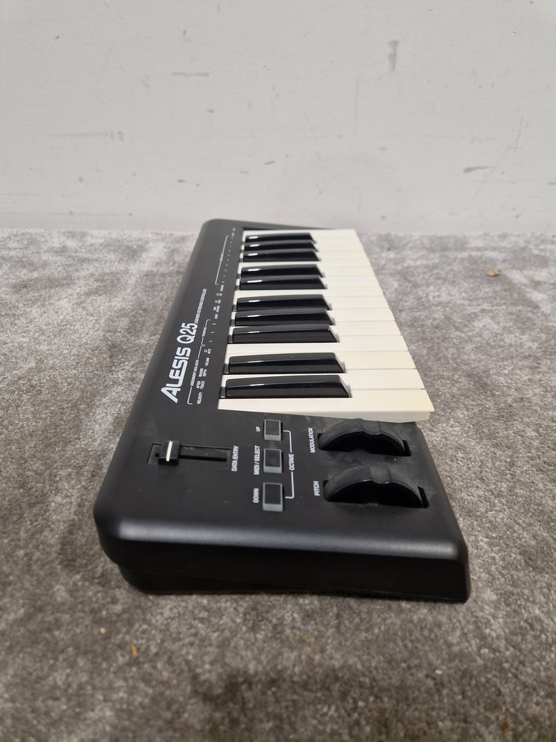 Alesis Q25 - 25-Key MIDI Keyboard Controller - Black - Good - Image 11