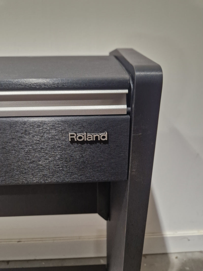 Roland F-110 - Digital Piano - Black - Good - Image 9
