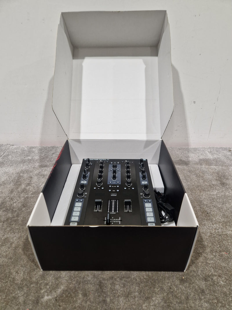 Native Instruments Traktor Kontrol Z2 - DJ Controller/Mixer - Black – DJ Controller - Excellent - Image 15