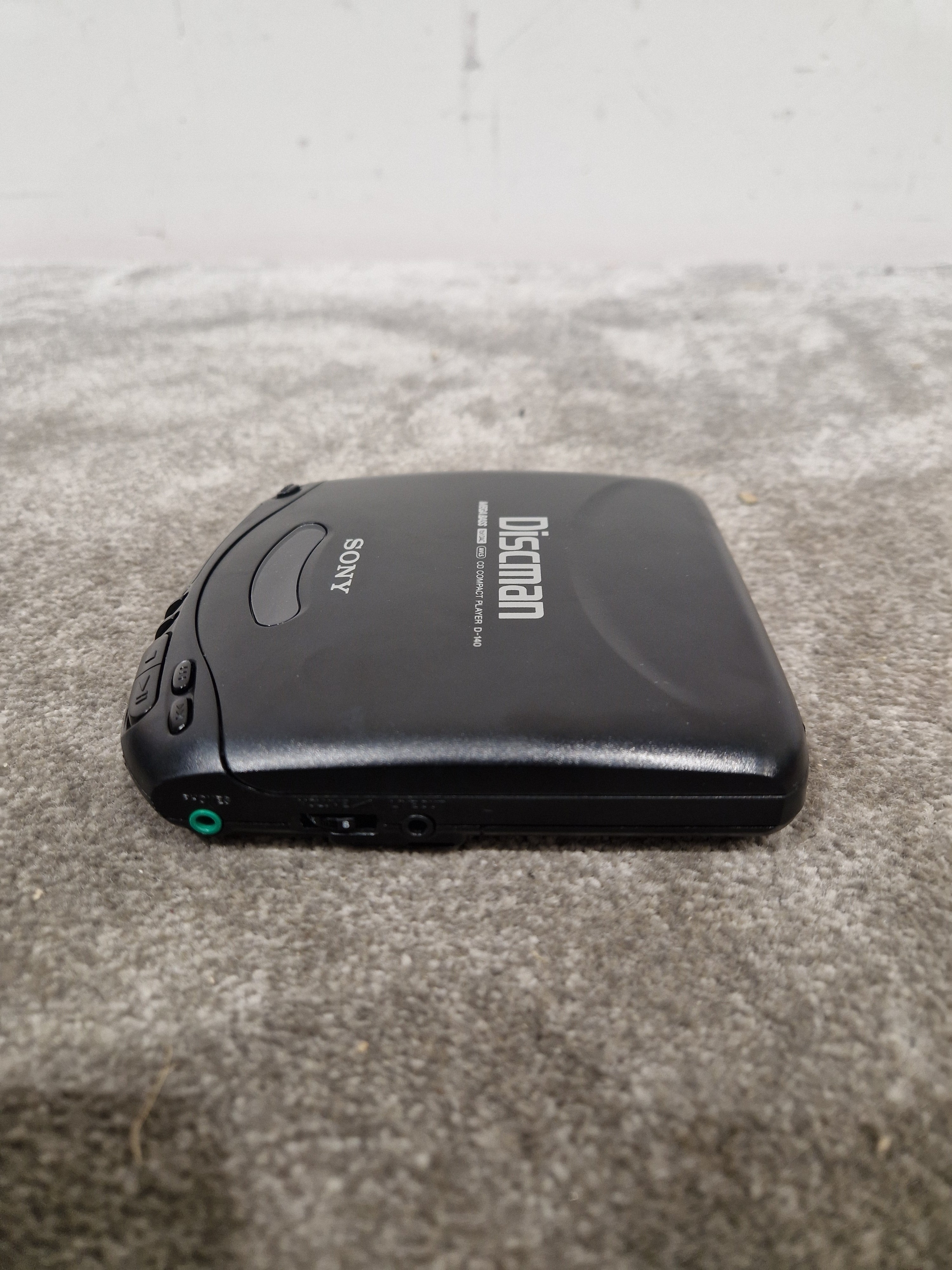 Sony Discman D-140 - CD Player - Mega Bass - Black - Portable CD