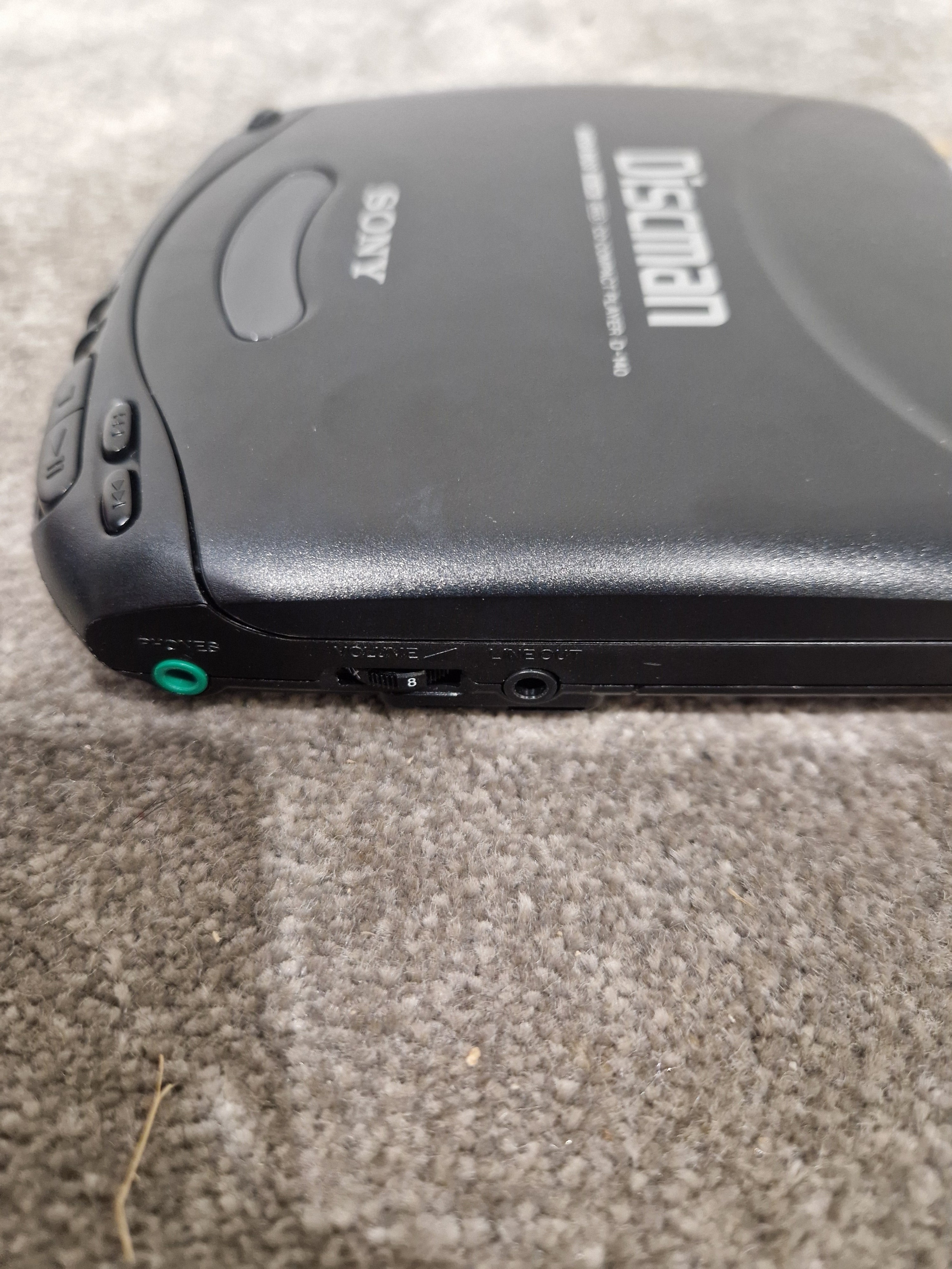 Sony Discman D-140 - CD Player - Mega Bass - Black - Portable CD