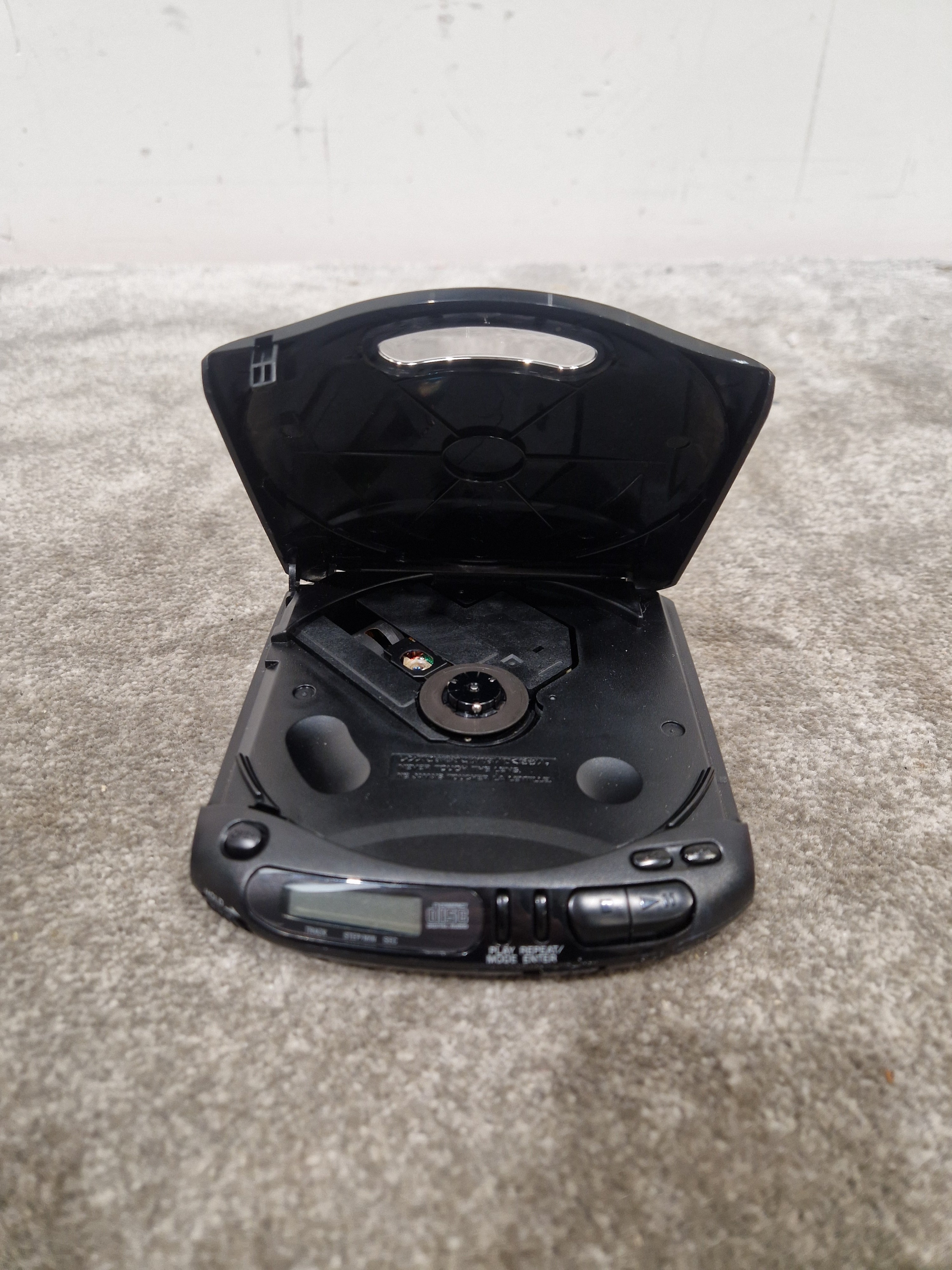 Sony Discman D-140 - CD Player - Mega Bass - Black - Portable CD