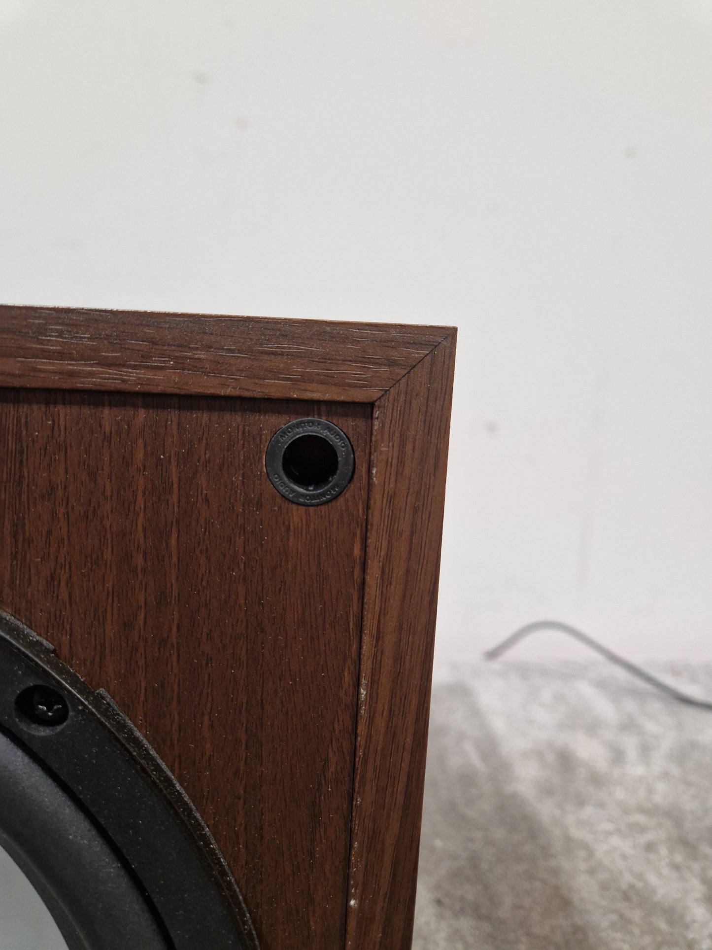 Monitor Audio MRW-10 - Active Subwoofer - Walnut - Excellent