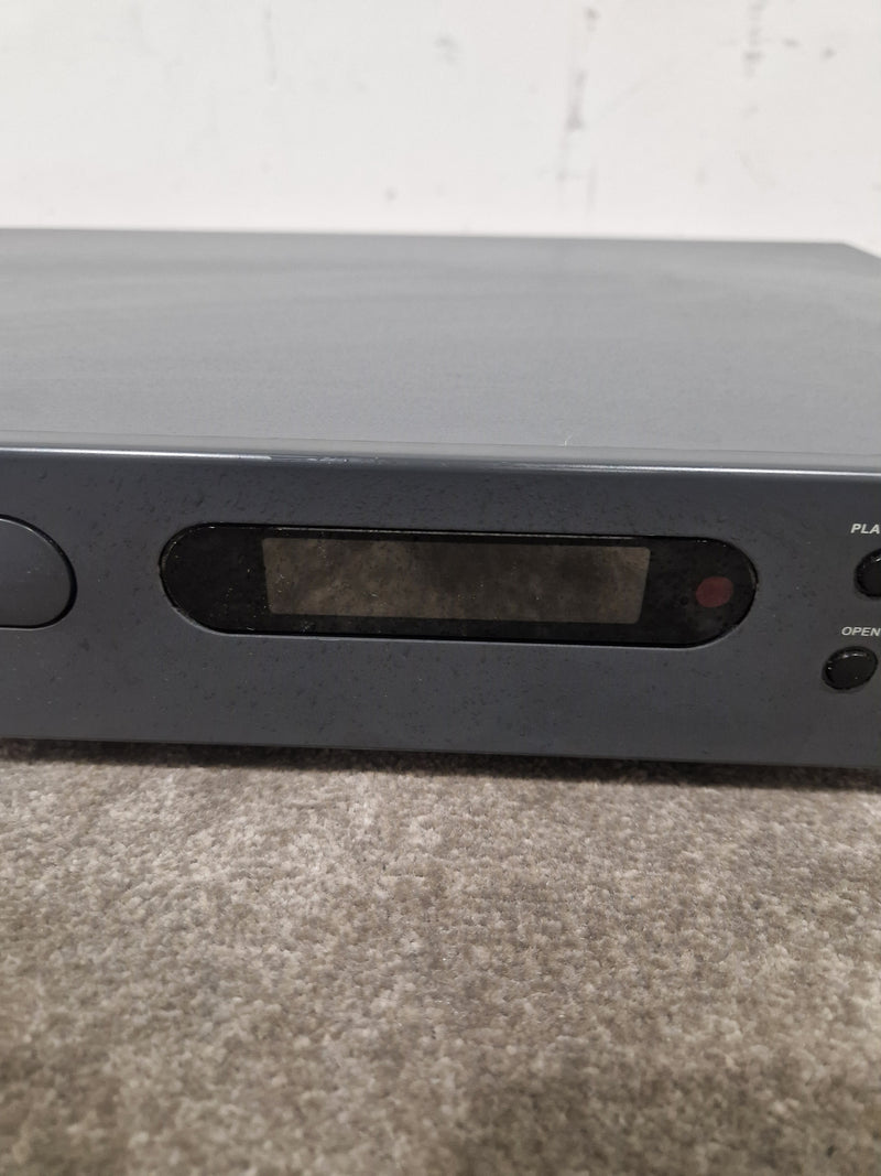 NAD C 520 - CD Player - Silver/Grey - Spares or Repair w/ Manual And Remote - Image 4