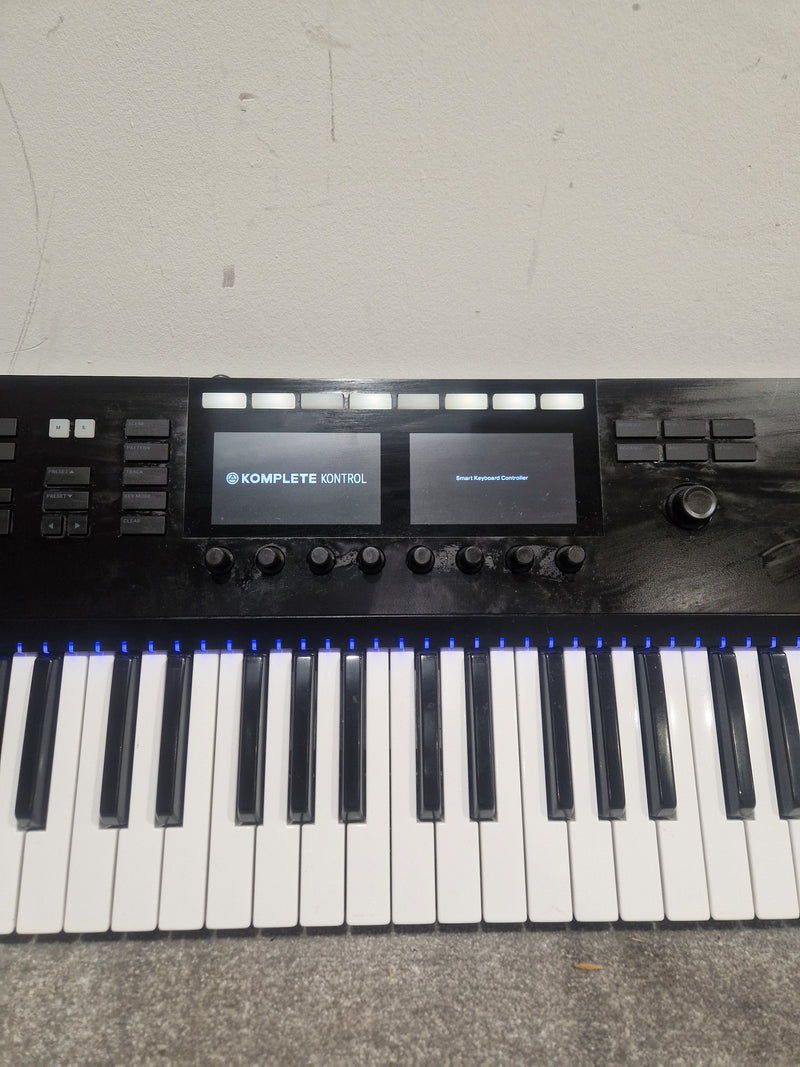 Native Instruments Komplete Kontrol S49 MK2 - MIDI Controller Keyboard - Black - Excellent w/ Original Box - Image 4