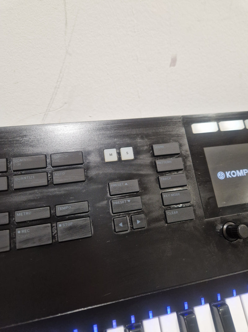 Native Instruments Komplete Kontrol S49 MK2 - MIDI Controller Keyboard - Black - Excellent w/ Original Box - Image 9