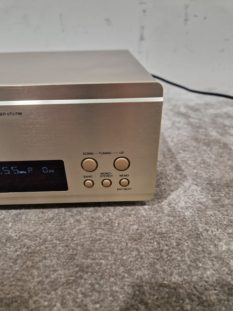 Denon UTU-F88 - AM/FM Tuner - Silver - Excellent - Image 5