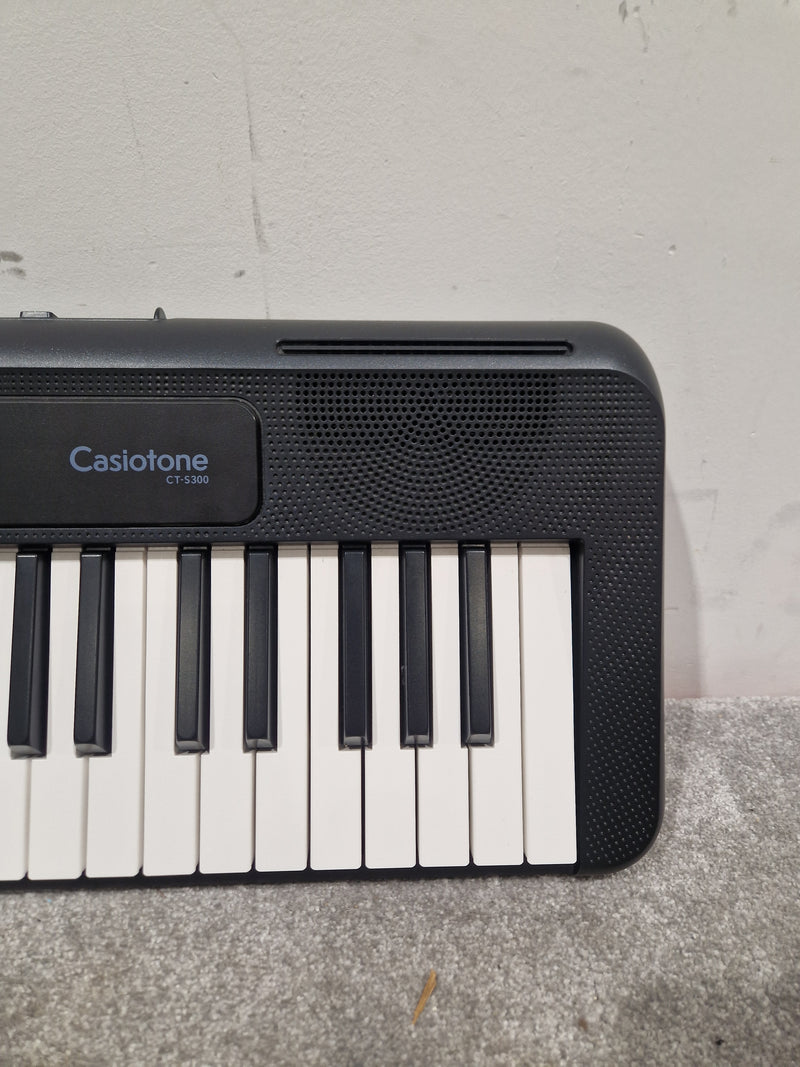 Casio CT-S300 - Electronic Keyboard - Black - Excellent w/ Power Supply - Image 3