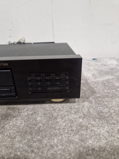 Akai AT-30 - Digital Synthesizer Tuner - Black - Excellent