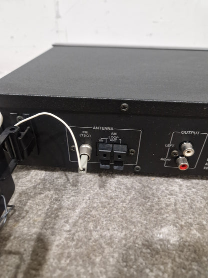 Akai AT-30 - Digital Synthesizer Tuner - Black - Excellent