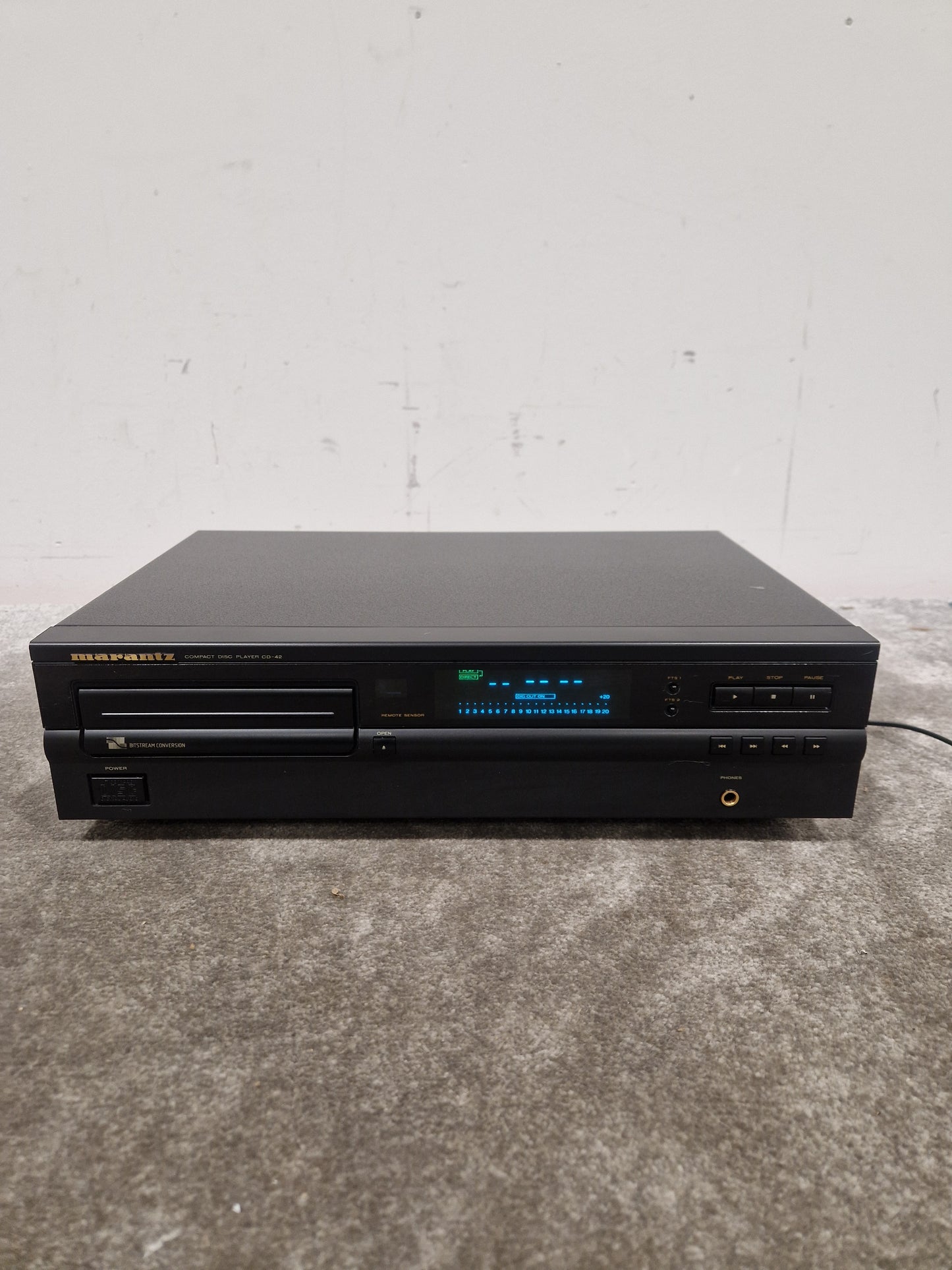 Marantz CD42 - Black - CD Player - Classic Design - Good w/ Power Cable