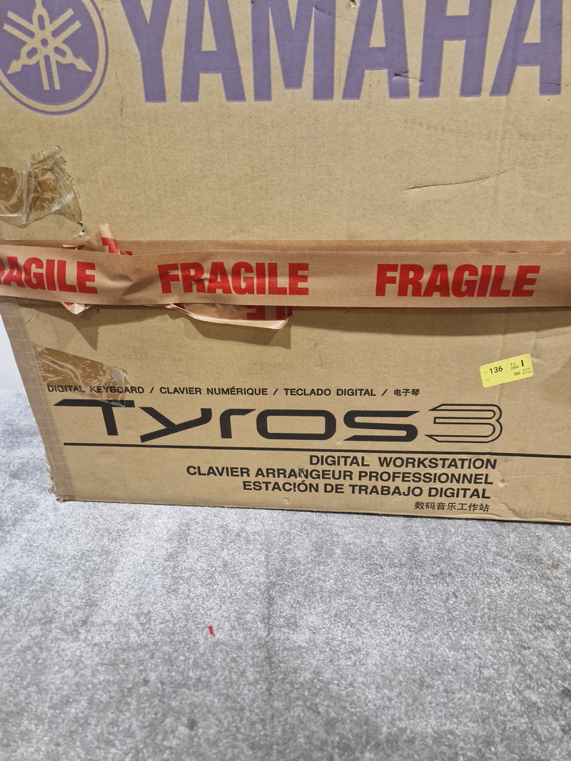 Yamaha Tyros 3 - Digital Workstation Keyboard - White/Silver - Excellent - Image 4