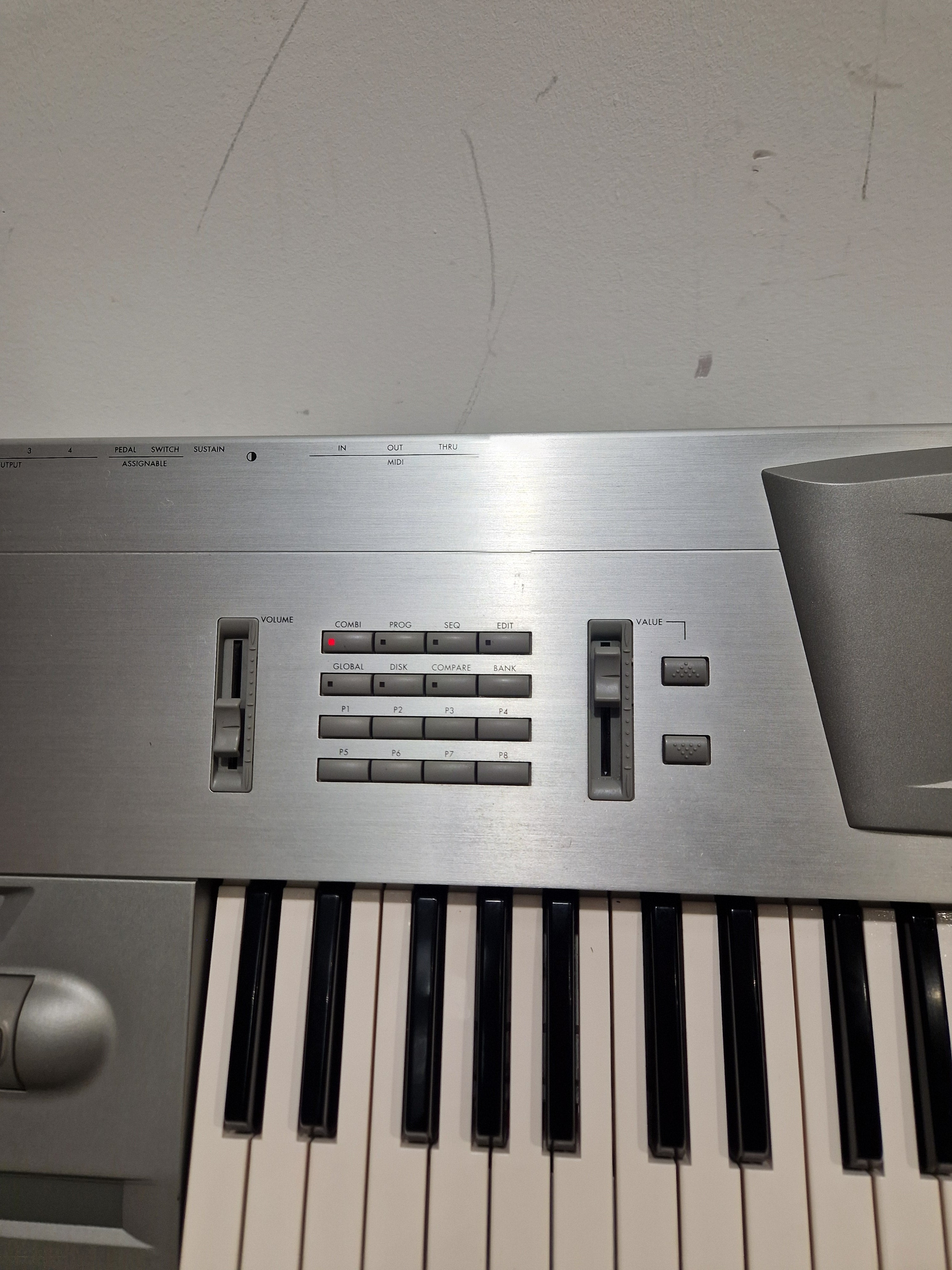 Korg Trinity Plus - Music Workstation/Synthesizer - Silver