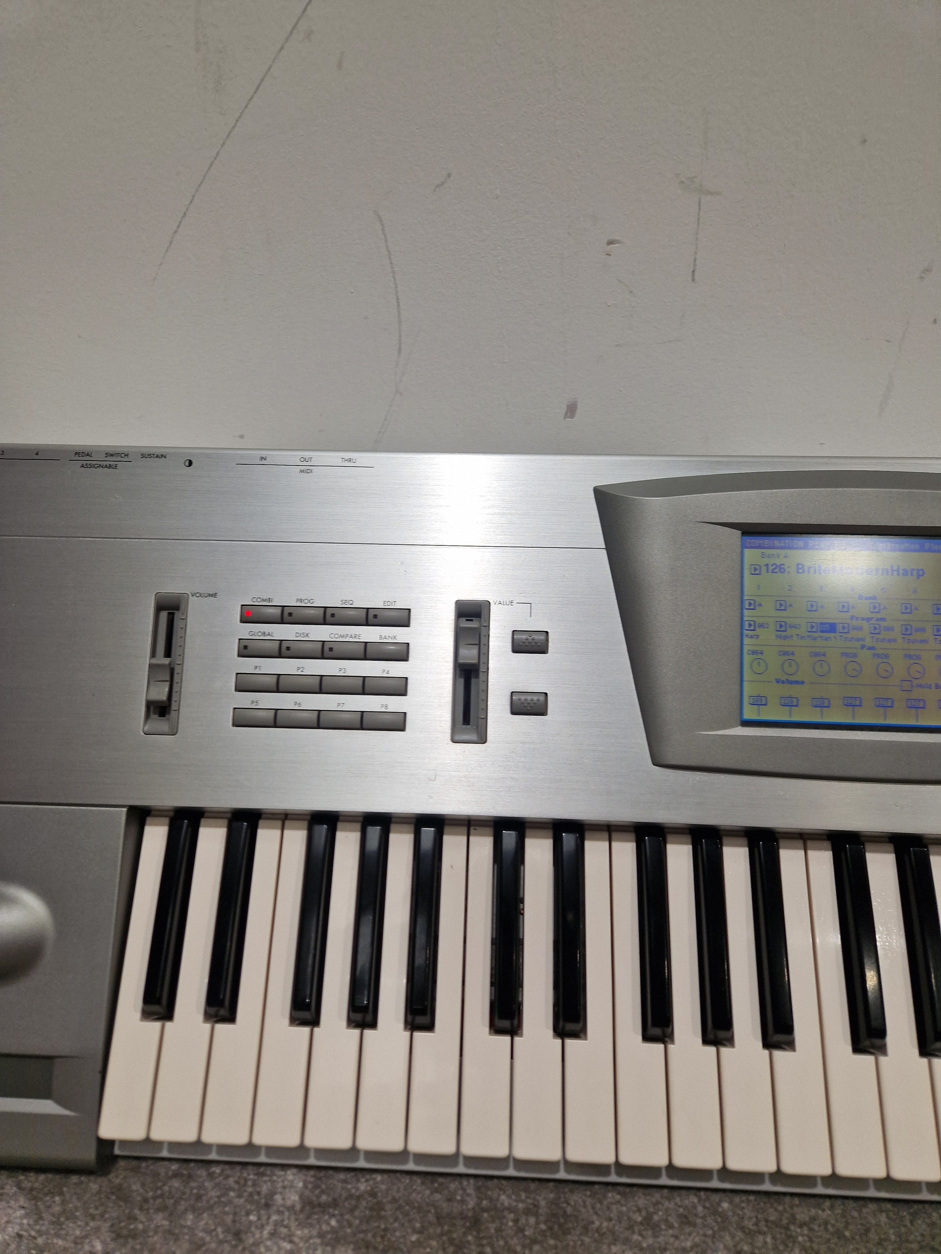 Korg Trinity Plus - Music Workstation/Synthesizer - Silver