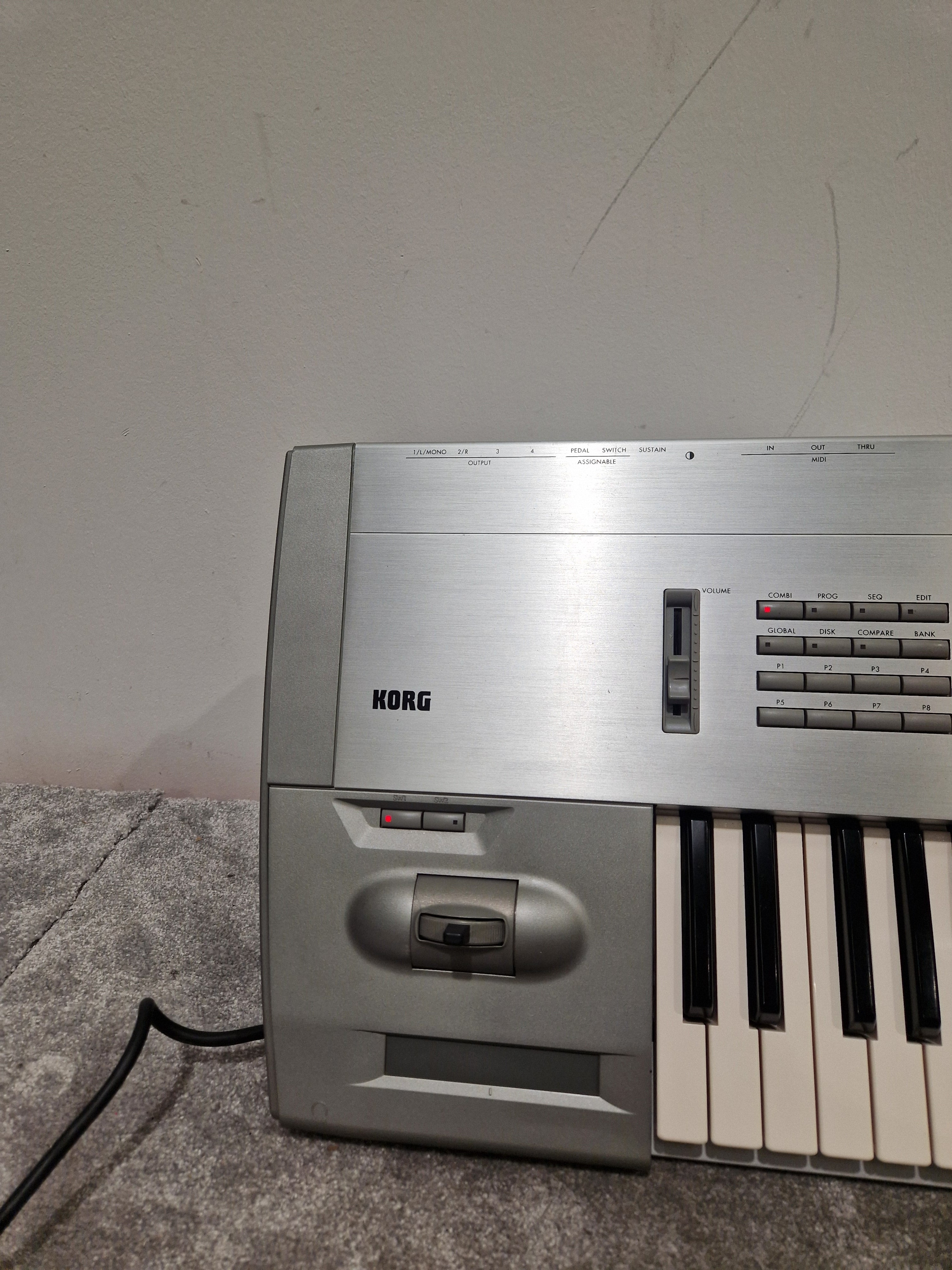 Korg Trinity Plus - Music Workstation/Synthesizer - Silver
